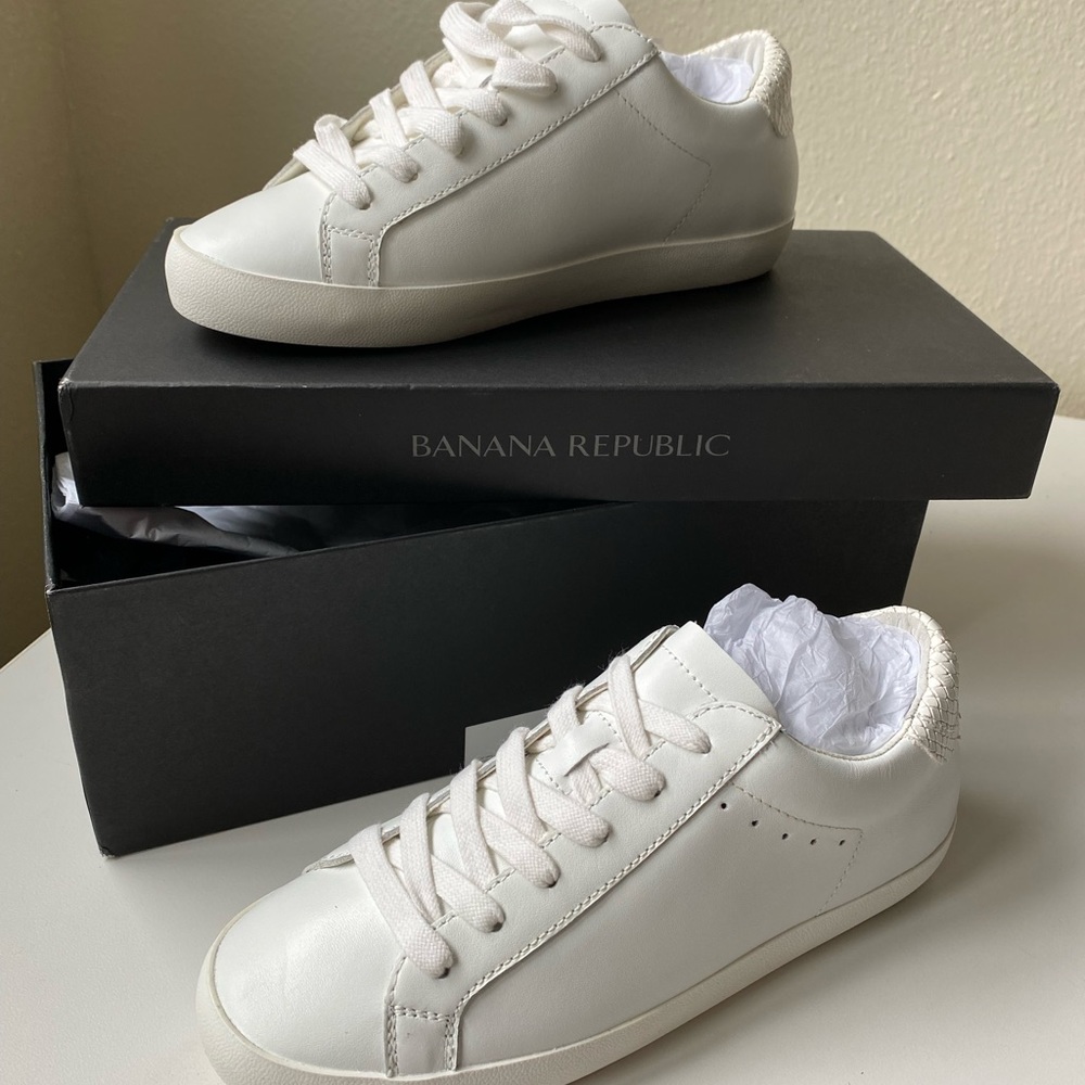 Banana Republic Essential Sporty Sneakers. Comfortable and Breathable.